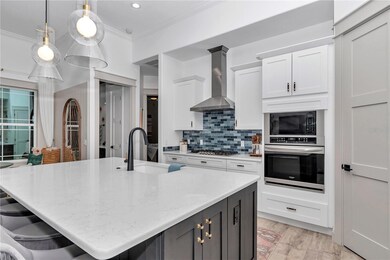 Gourmet Kitchen w/quartz countertops