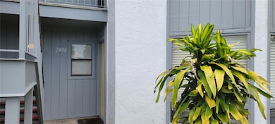 Facing unit from walkway