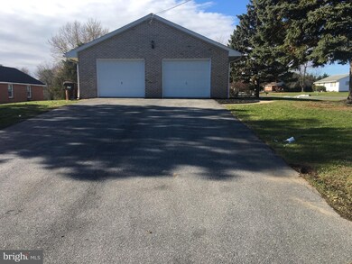 618 Hamilton Ave, Chambersburg, PA 17202 - photo 3