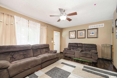 2111 W 55th St, Davenport, IA 52806 - photo 6