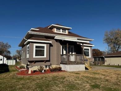 747 E 2nd St, Hastings, NE 68901 - photo 3