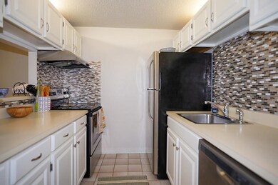 314 Riverside Ave unit 204, Medford, MA 02155 - photo 7