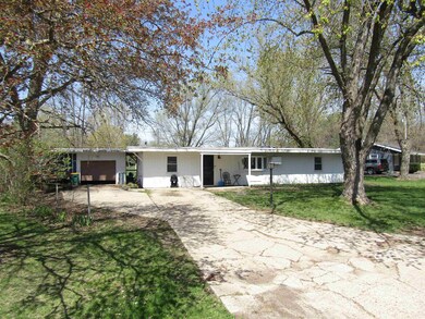 5308 S Baxter Ln, Janesville, WI 53546 - photo 2