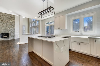 1912 Armand Ct, Falls Church, VA 22043 - photo 3