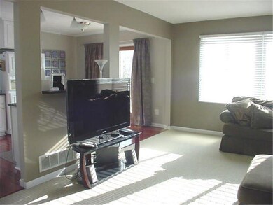 LIGHT AND BRIGHT LIVING ROOM