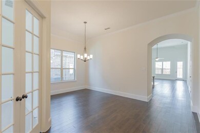 135 Shadow Creek Entry and Dining