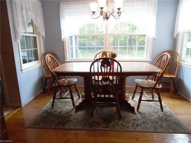 kitchen eating area