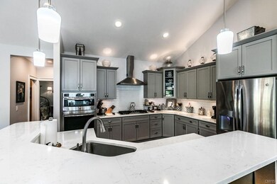 Quartz kitchen with 2 tiered island, stainless GE 