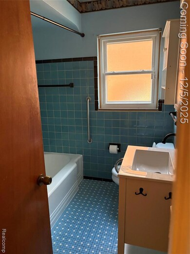 17196 Mendota St, Detroit, MI 48221 - photo 5