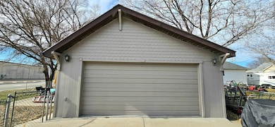 821 S Chestnut St, North Platte, NE 69101 - photo 6