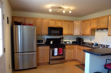 721 Mammoth Rd unit 13, Manchester, NH 03104 - photo 5