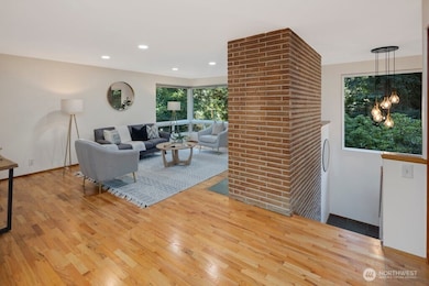 11811 33rd Ave NE, Seattle, WA 98125 - photo 2