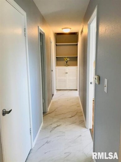 1131 Meadow Lane Dr, Bettendorf, IA 52722 - photo 7