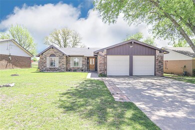 1427 Mimosa St, Cleburne, TX 76033 - photo 2