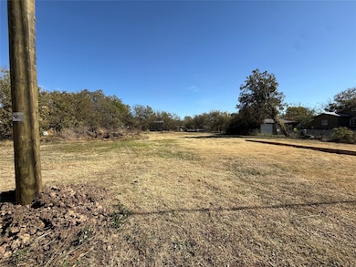 316 N 2nd St, Jacksboro, TX 76458 - photo 2