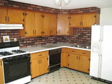Kitchen Large eat in Kitchen!