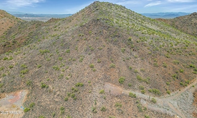 18XX W Sentinel Rock Rd-large-005-004-18