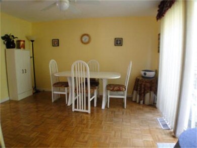 807 Reynolds Dr, Saugus, MA 01906 - photo 3