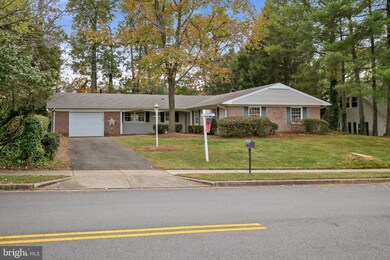 12915 Melville Ln, Fairfax, VA 22033 - photo 2