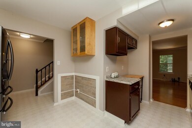 6413 Old Scotts Ct, Springfield, VA 22152 - photo 6