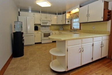 79 Pleasant St, Yarmouth, ME 04096 - photo 7