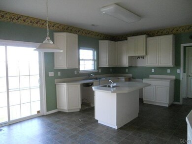 7051 Tuscany Dr, Macungie, PA 18062 - photo 4