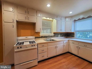 2708 West Ave, District Heights, MD 20747 - photo 5