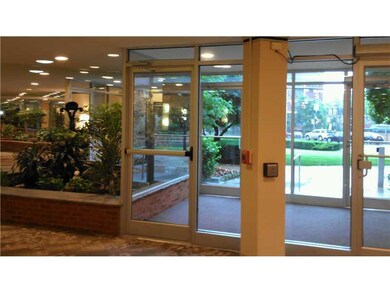 Entry/Foyer.