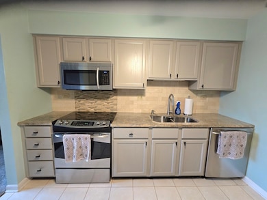 470 Raintree Ct unit 3L, Glen Ellyn, IL 60137 - photo 4