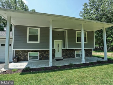 10972 Horseshoe Dr, Frederick, MD 21701 - photo 2