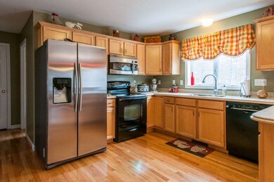 686 Bryant Rd, Manchester, NH 03109 - photo 3