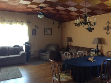 _0784livingroom/dining room