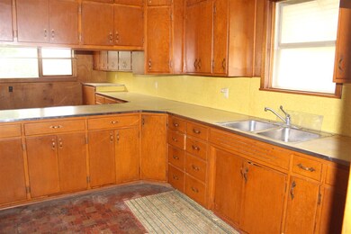 Great sized kitchen with cook top and wall oven an