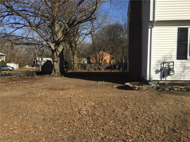 405 Sandy Ln, Warwick, RI 02889 - photo 4