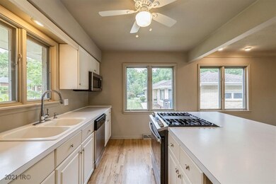 2910 Shadyoak Dr, Des Moines, IA 50310 - photo 6