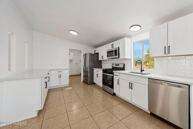 19-web-or-mls-3670 S Gold Flower Ave - M