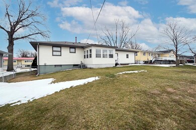 200 32nd St NW, Cedar Rapids, IA 52405 - photo 5