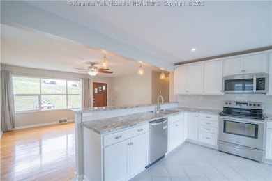 836 Walters Rd, Charleston, WV 25314 - photo 7