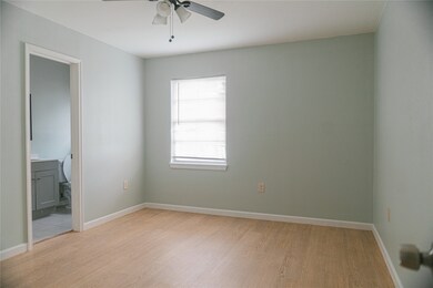 9015 Vinearbor St, Houston, AL 77033 - photo 6