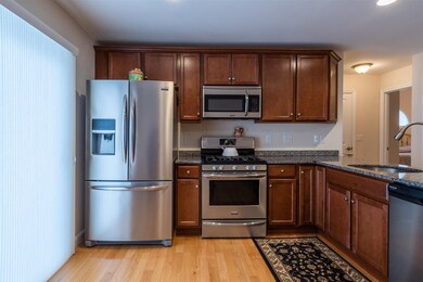 17 Stinson Dr unit 11, Nashua, NH 03063 - photo 2
