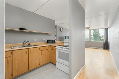 Kitchen   Living Room