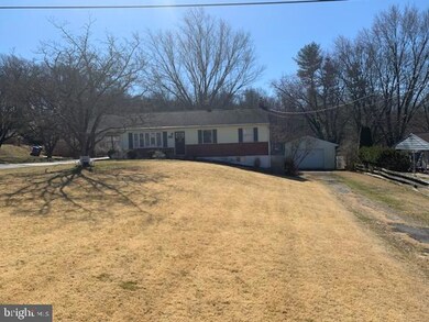 2605 Bomek Cir, Sykesville, MD 21784 - photo 2