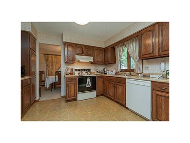 Kitchen. Dine In