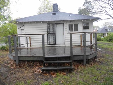 Nice Rear View With Deck