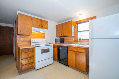 124 Charlton St unit A, Oxford, MA 01540 - photo 3