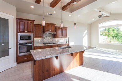 2113CadjewSt-MLS-7