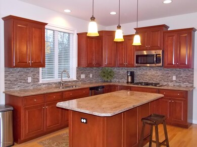 1090 Woodberry Dr, Mountain Top, PA 18707 - photo 3