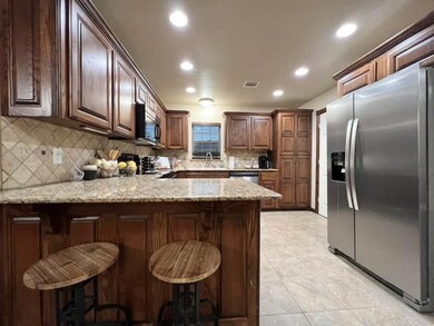 Kitchen with kitchen peninsula, appliances with st