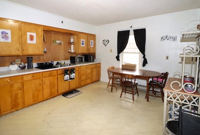 172 Grafton St, Berlin, NH 03570 - photo 2