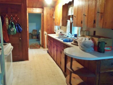 Eat-In Kitchen